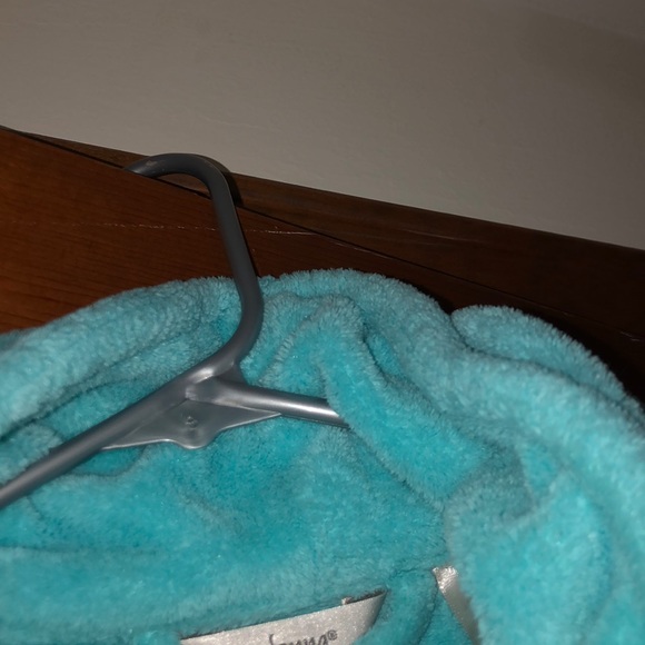 Robe - Picture 3 of 4